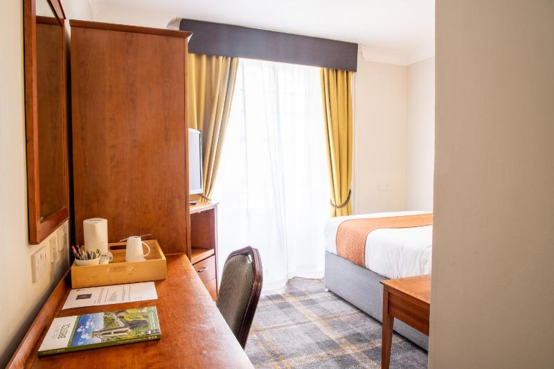 Double Room image 2