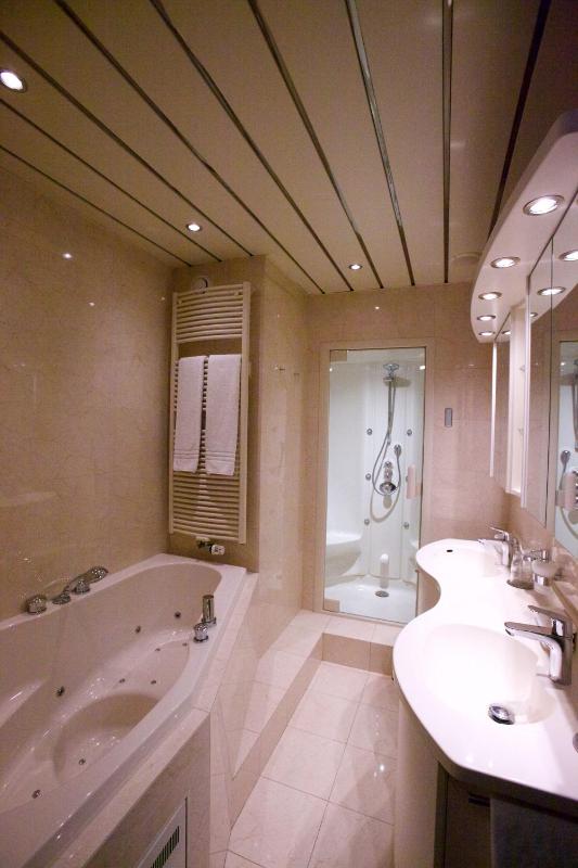 Two-Bedroom Suite image 2