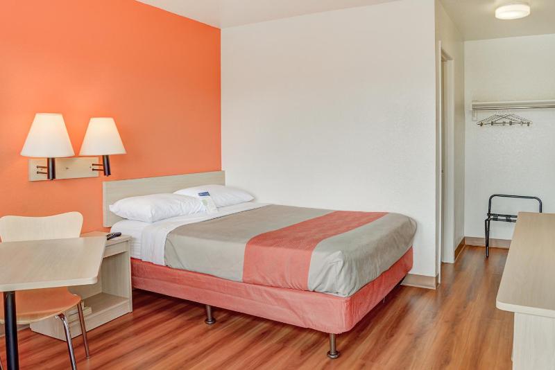 Motel 6-Portland OR - Central - image 4
