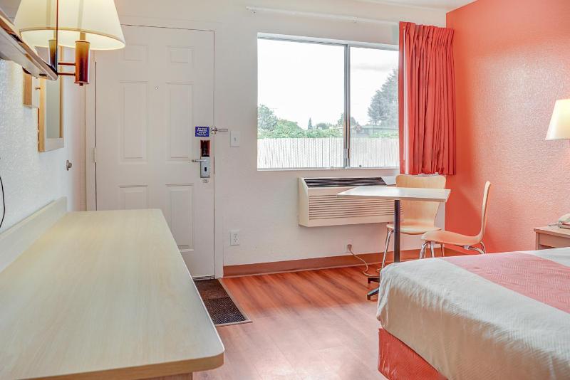 Motel 6-Portland OR - Central - image 44