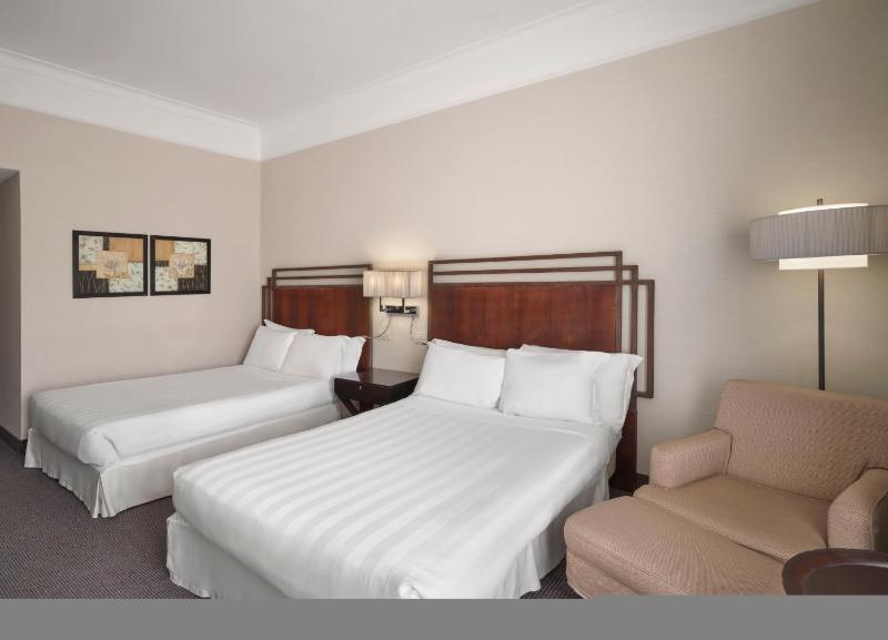 Standard Twin Room image 3