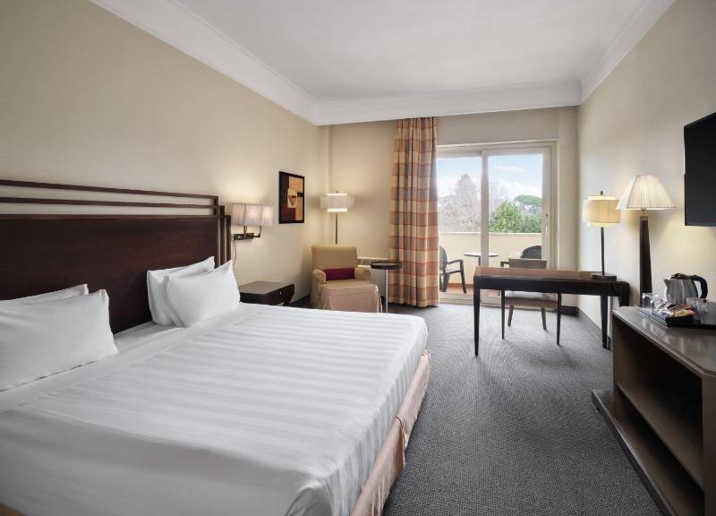 Standard King Room image 1