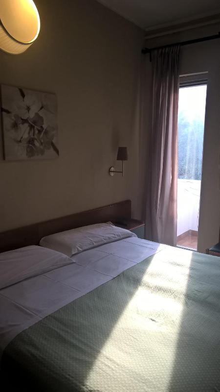Basic Twin Room image 4