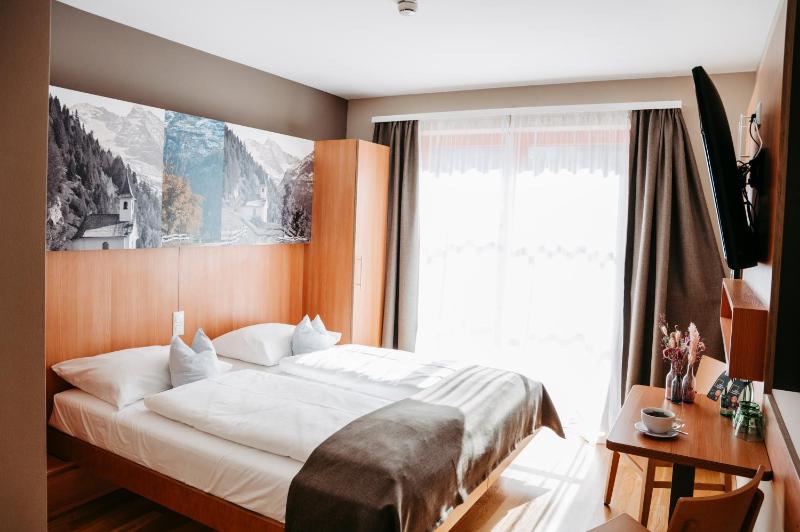 Double Room image 3