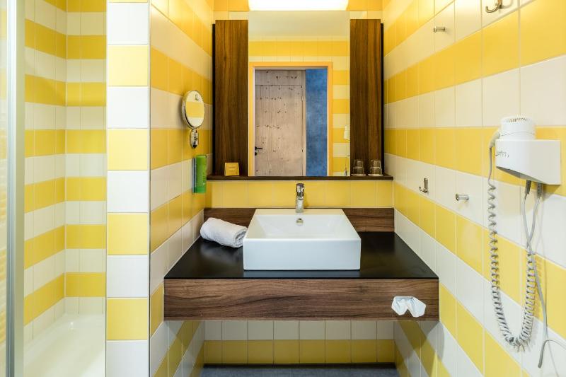Quadruple Room image 3