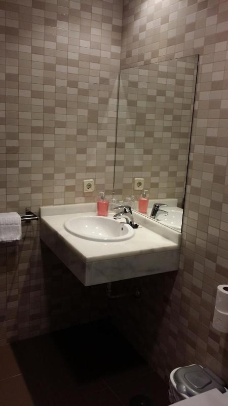 Double Room image 3