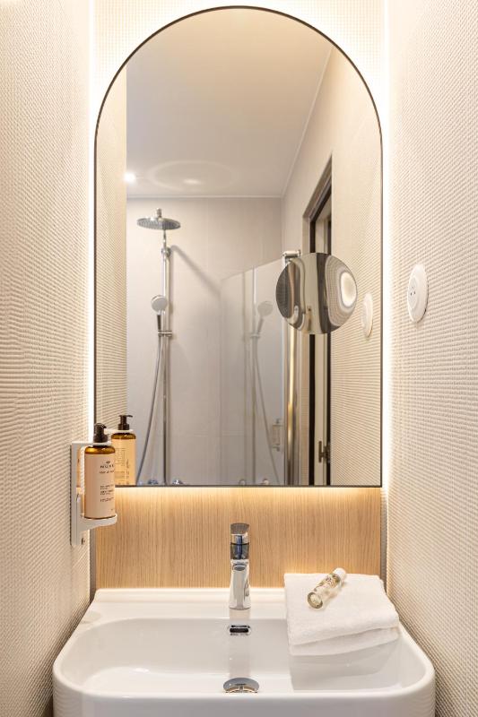 Double or Twin Room image 3