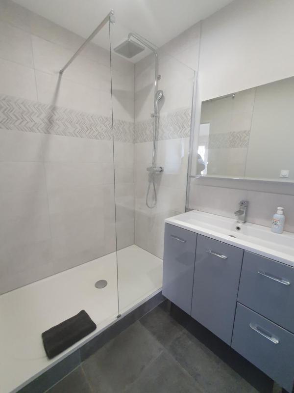 Four-Bedroom Deluxe Apartment image 2