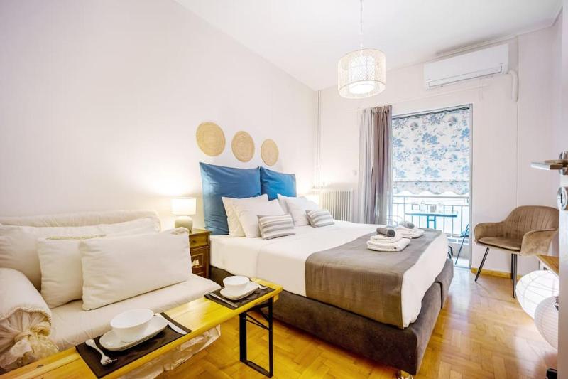 Top Acropolis Sightseeing 1st FLR Elegant Flat by LODGESPOT - image 1