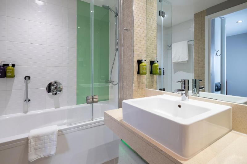 Standard Room image 4