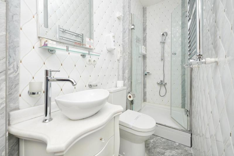 Standard Double Room image 3