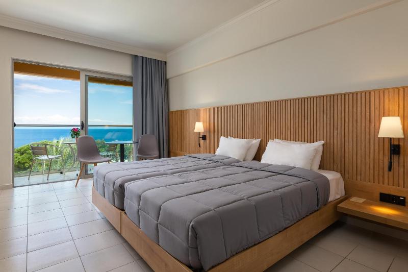 Double or Twin Room with Sea View image 1