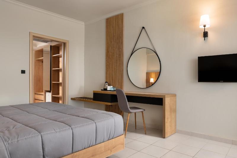 Double or Twin Room with Garden View image 4
