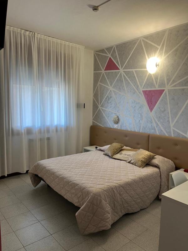 Double or Twin Room image 3