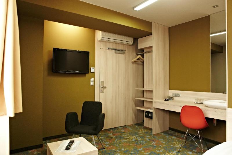 Standard Double Room image 1