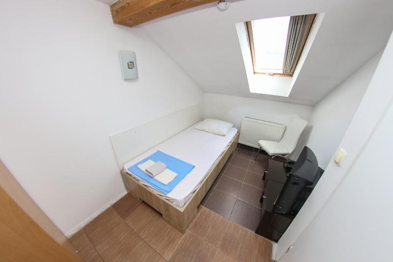 Single Room image 3