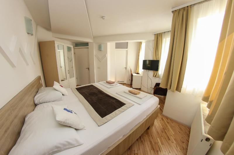 Double Room image 1