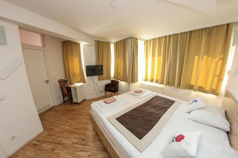 Double Room image 2