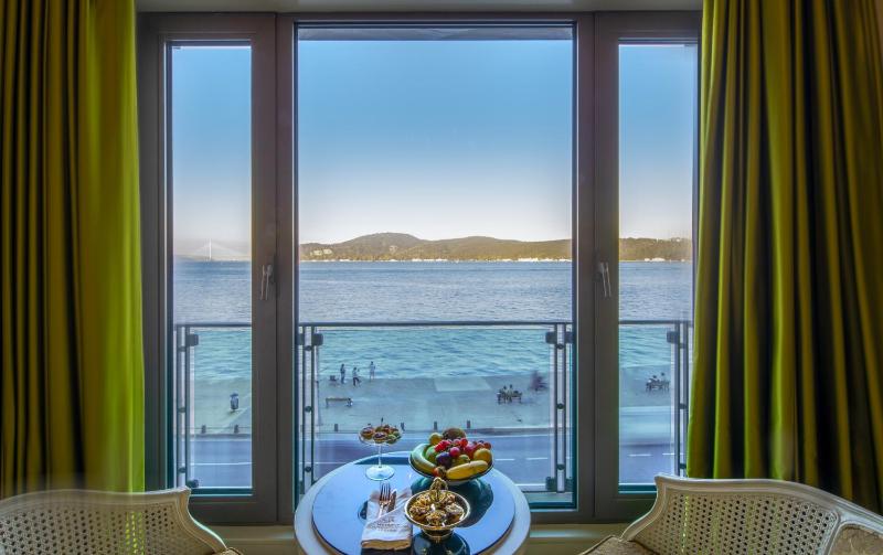 Deluxe Double Room with Bosphorus View image 2