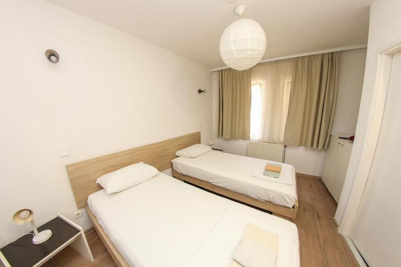Twin Room image 1