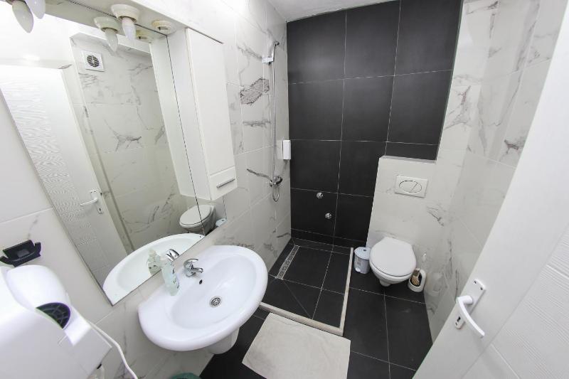 Twin Room image 2