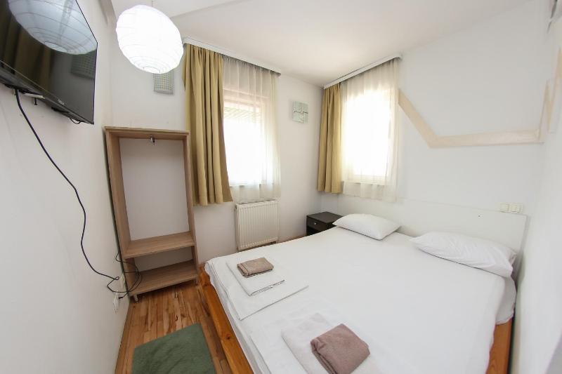Economy Double Room image 1