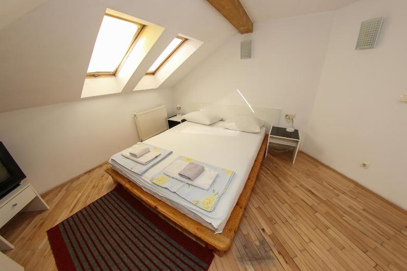 Economy Double Room image 4