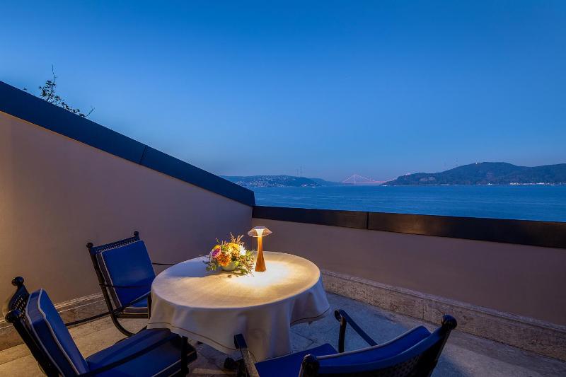 Honeymoon Suite image 1