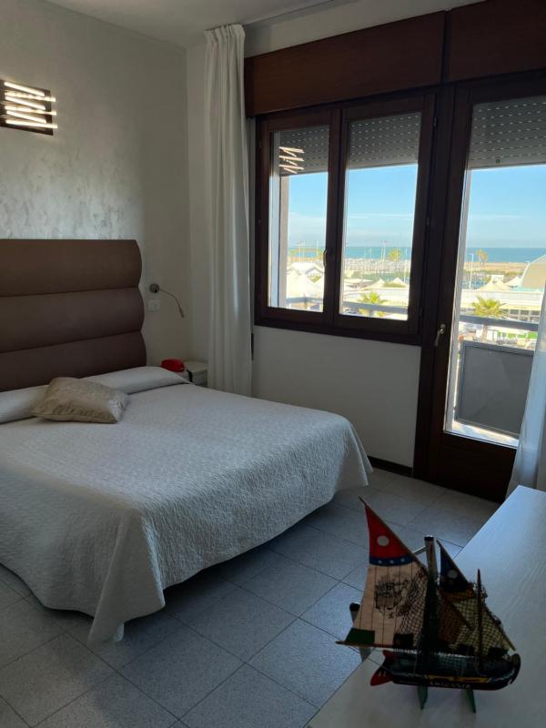 Double or Twin Room with Sea View image 2