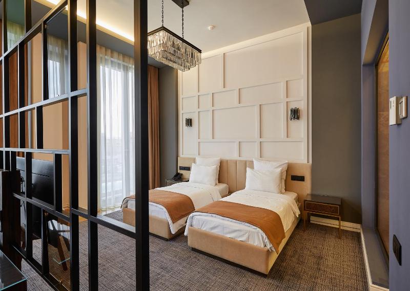 Deluxe Double or Twin Room image 1