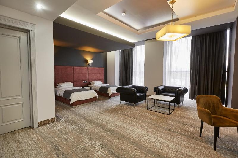 Standard Twin Room image 1