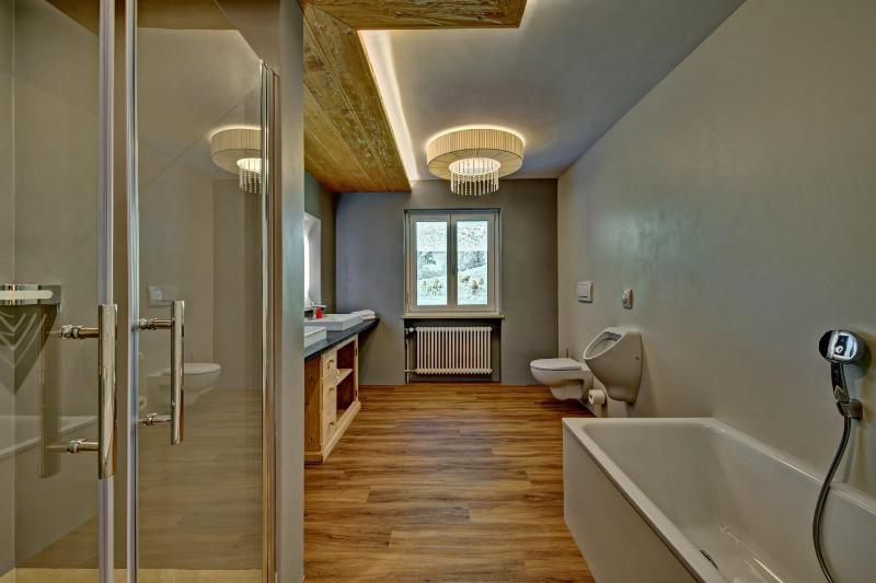 Junior Suite with Balcony image 2