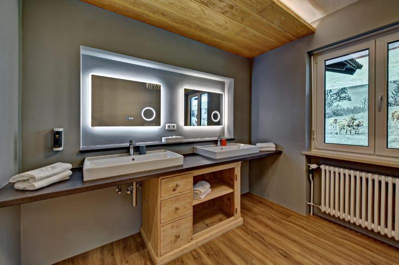 Junior Suite with Balcony image 4