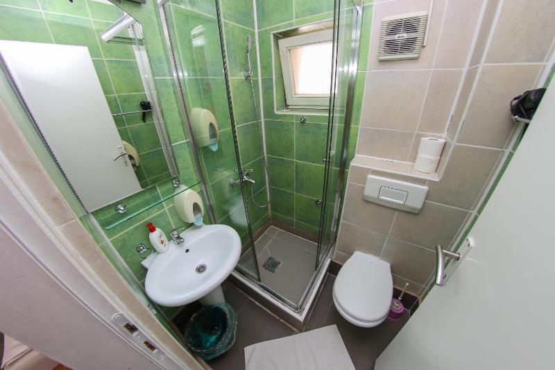 Economy Double Room image 3