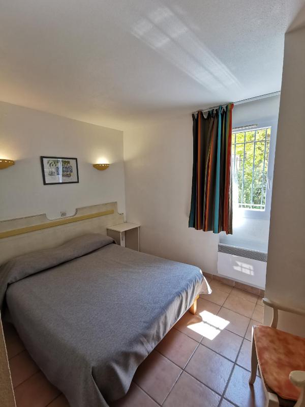 Two-Bedroom Apartment - Hotel Services image 3