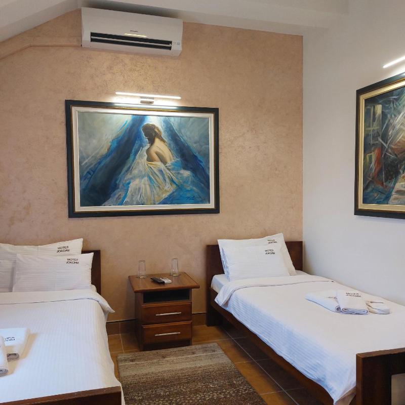 Twin Room with Bathroom image 2
