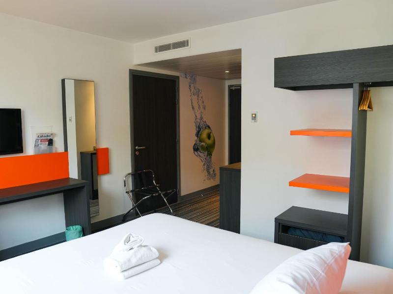 Standard Family Suite with Two Connecting Rooms image 3