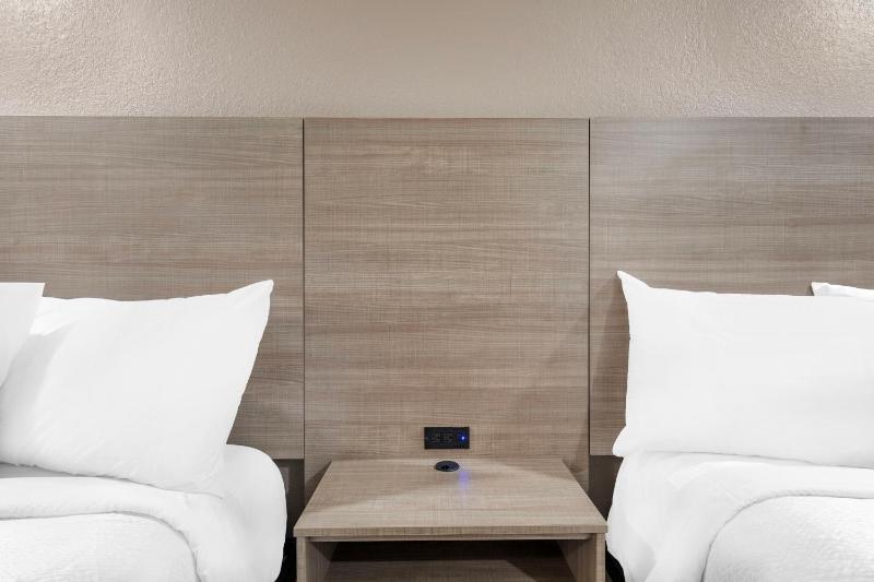 Deluxe Room with Two Double Beds River View Non-Smoking image 3