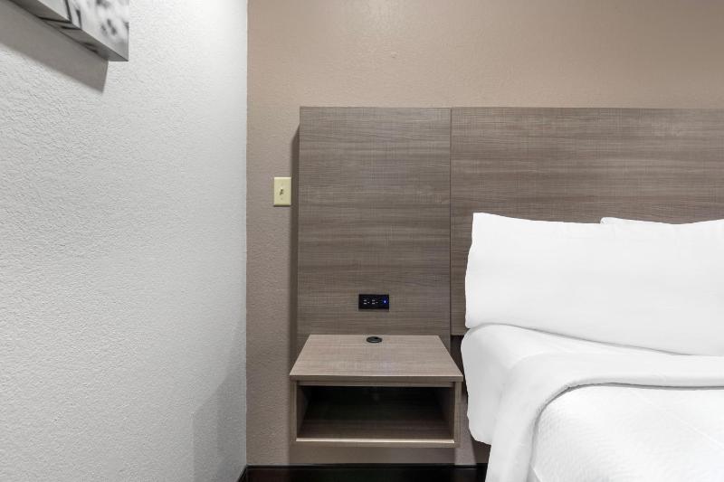 Suite King Room Non-Smoking image 4