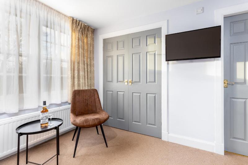 Standard Family Room (Not Dog-Friendly) image 3