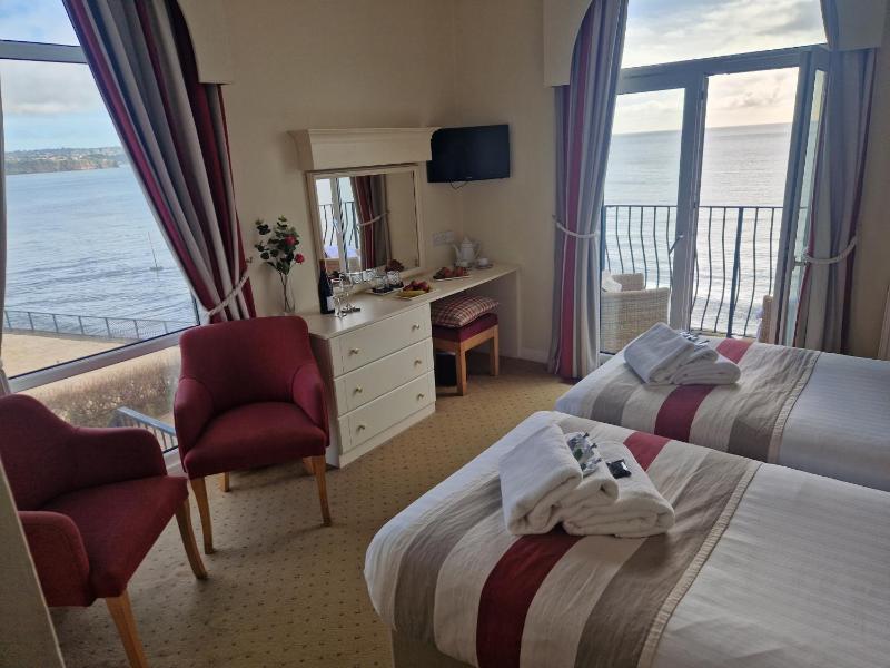 Twin Room with Sea View image 3