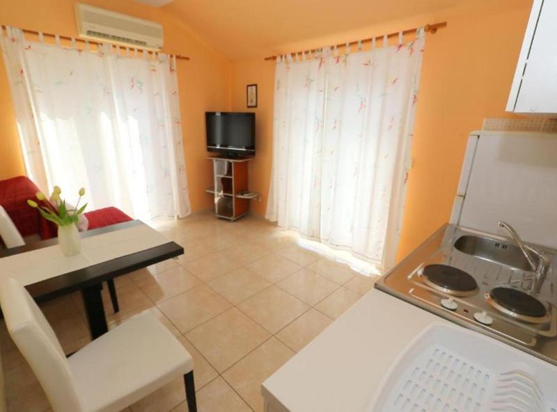 Apartments Trogrlic - One-Bedroom Apartment with Balcony - image 12