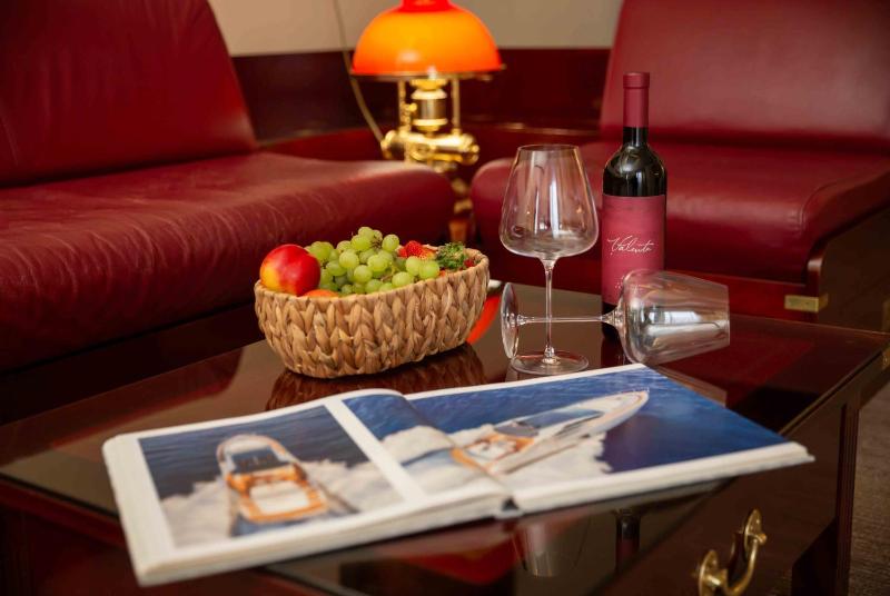Junior Suite with Sea View image 3