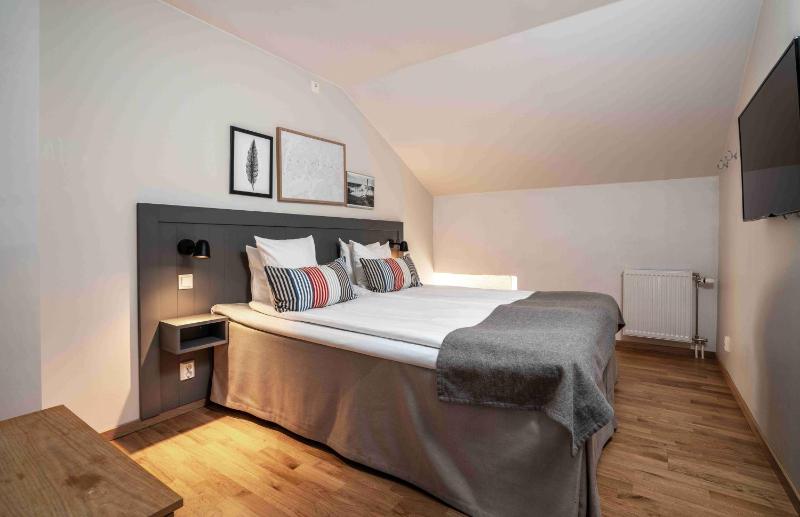 Standard Twin Room image 4
