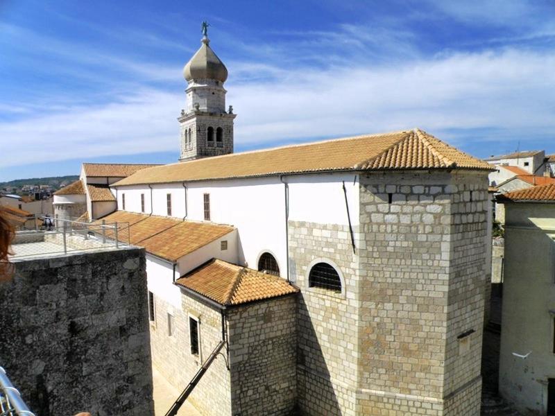 Apartment with Balcony image 3