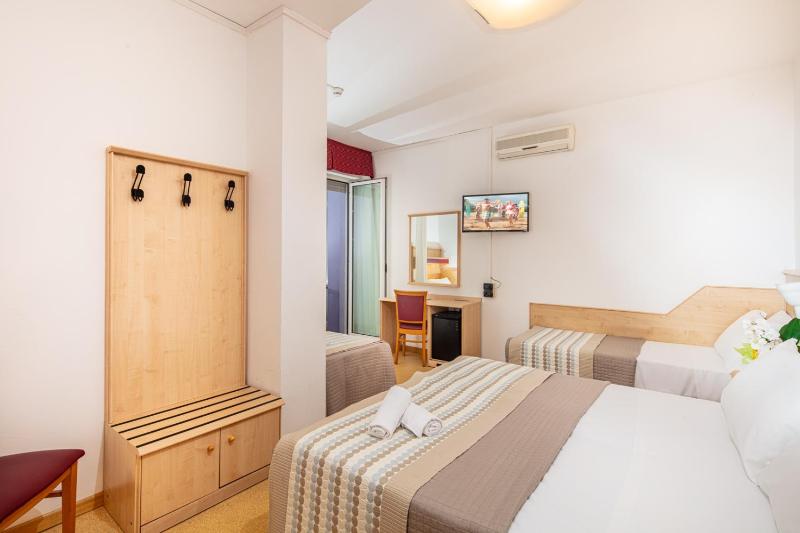 Superior Quadruple Room image 1