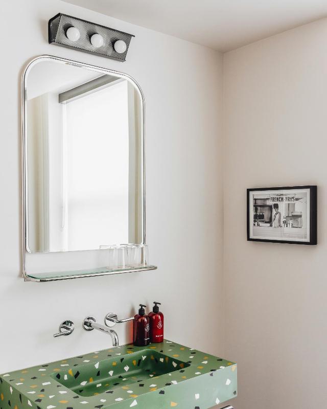 The Siren Hotel - image 26