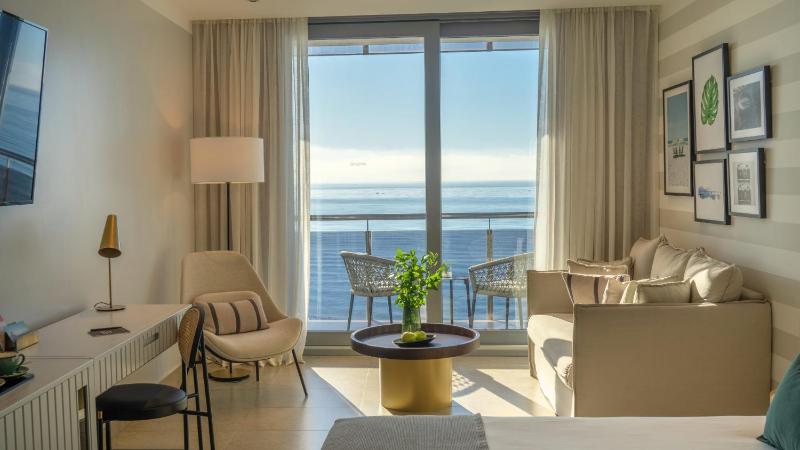 Superior Twin Room with Sea View image 4