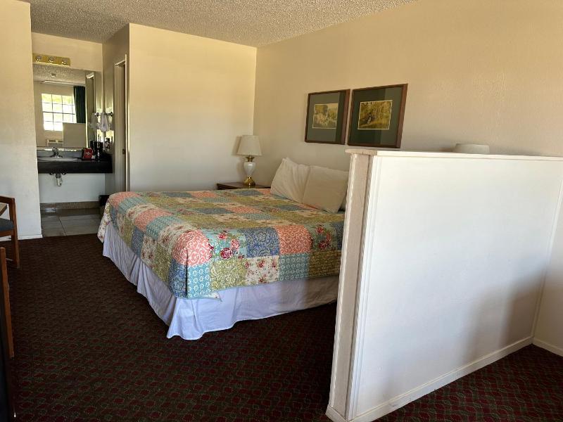 Windcrest Inn and Suites - image 27