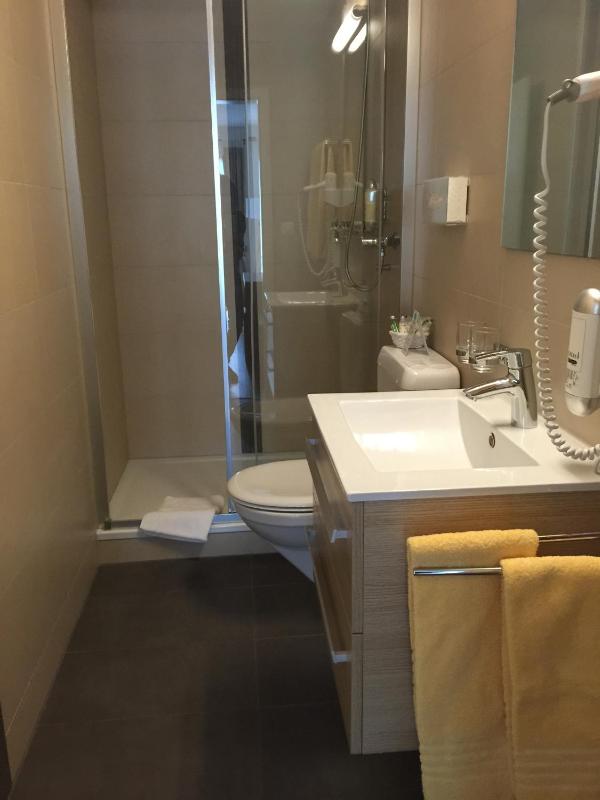 Economy Double Room image 2